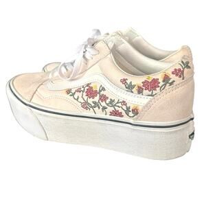 Vans Old Skool Stackform Platform Sneakers with Embroidered Floral
Women Size 9